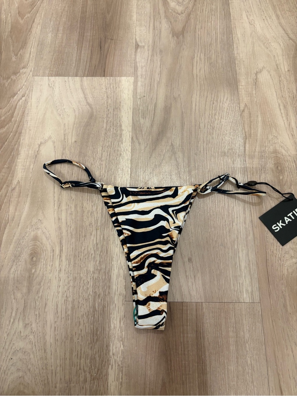 Skatie bikini bottom
